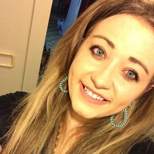 Meet your Posher, Caitlin